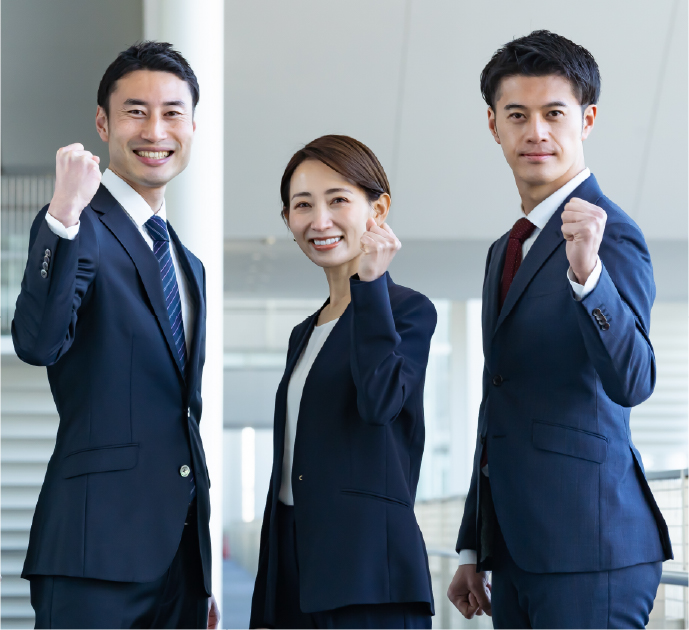 スーツ姿の人々
